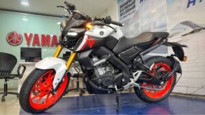 KTM का बाजा बजाने आई Yamaha MT 15 V2 बाइक, बेस्ट फीचर्स में जाने कीमत