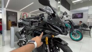 KTM की बिक्री कम करने आई Yamaha R15 V4 बाइक, स्पोर्टी लुक में सबसे खास