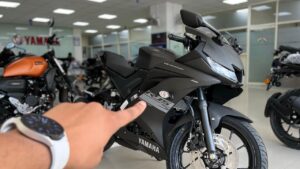 गजब के लुक और बेहतरीन फीचर्स के साथ Yamaha R15S बाइक लोगो के दिलो पर है राज, देखे