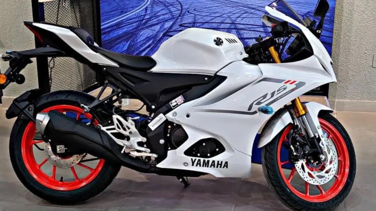 Yamaha R15 V4