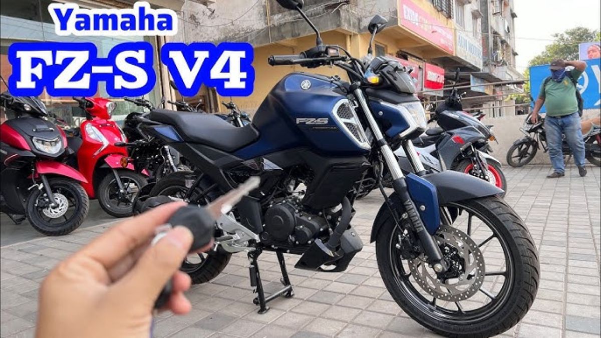 Yamaha FZS FI V4 STD Bike