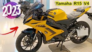 50kmpl माइलेज के साथ KTM की घमंड को चूर-चूर करने आई New Yamaha R15