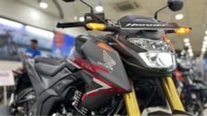 TVS की बत्ती बुझाने आ गई Honda की टॉप बाइक, जाने कीमत और फीचर्स