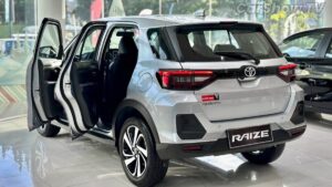 स्पोर्टी लुक में Punch से खास है Toyota की नई कार, जाने कीमत